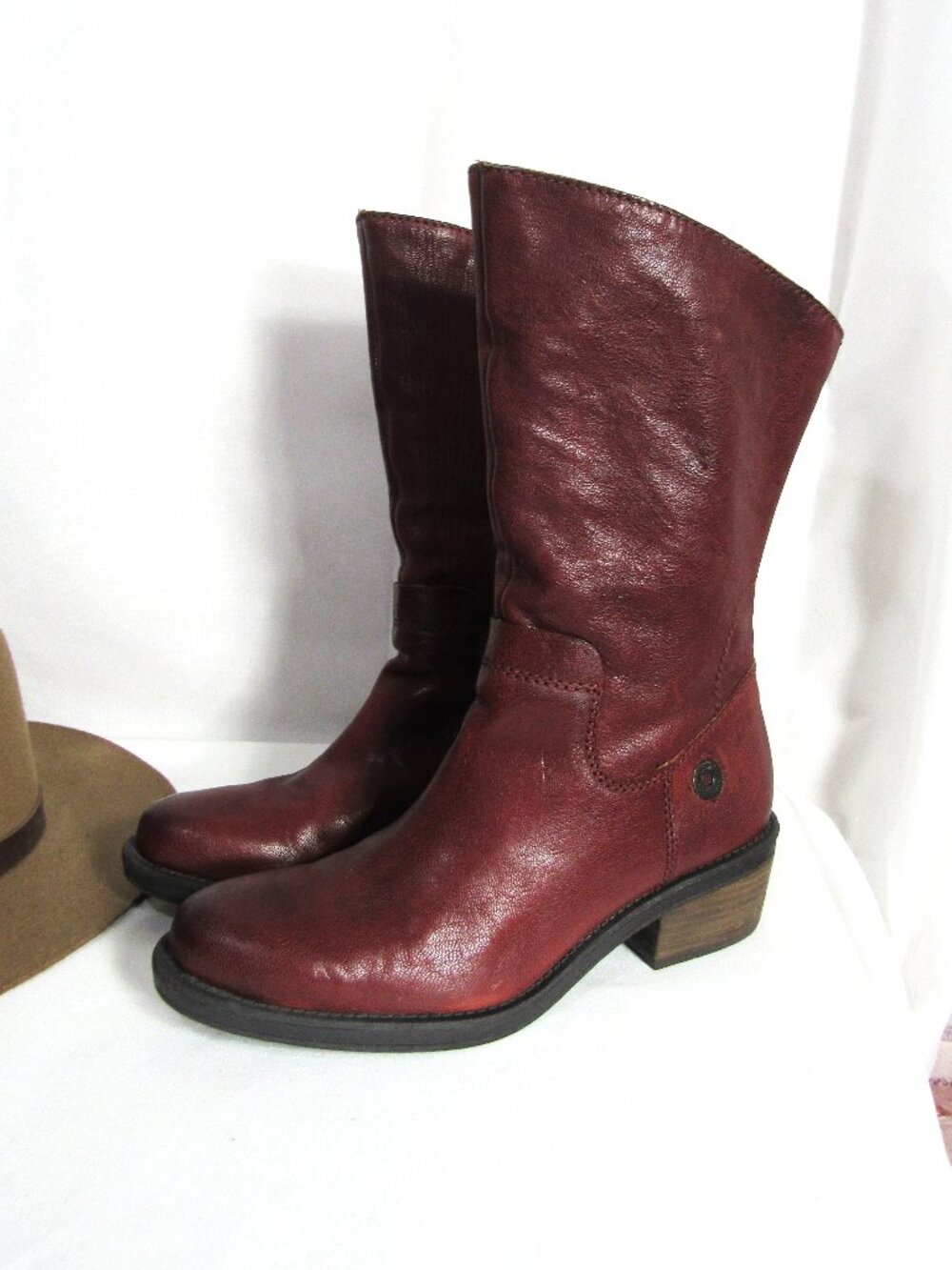 CALVIN KLEIN RED/BROWN LEATHER WESTERN BOOTS 8.5, MID CALF CLEAN + FREE HAT !!